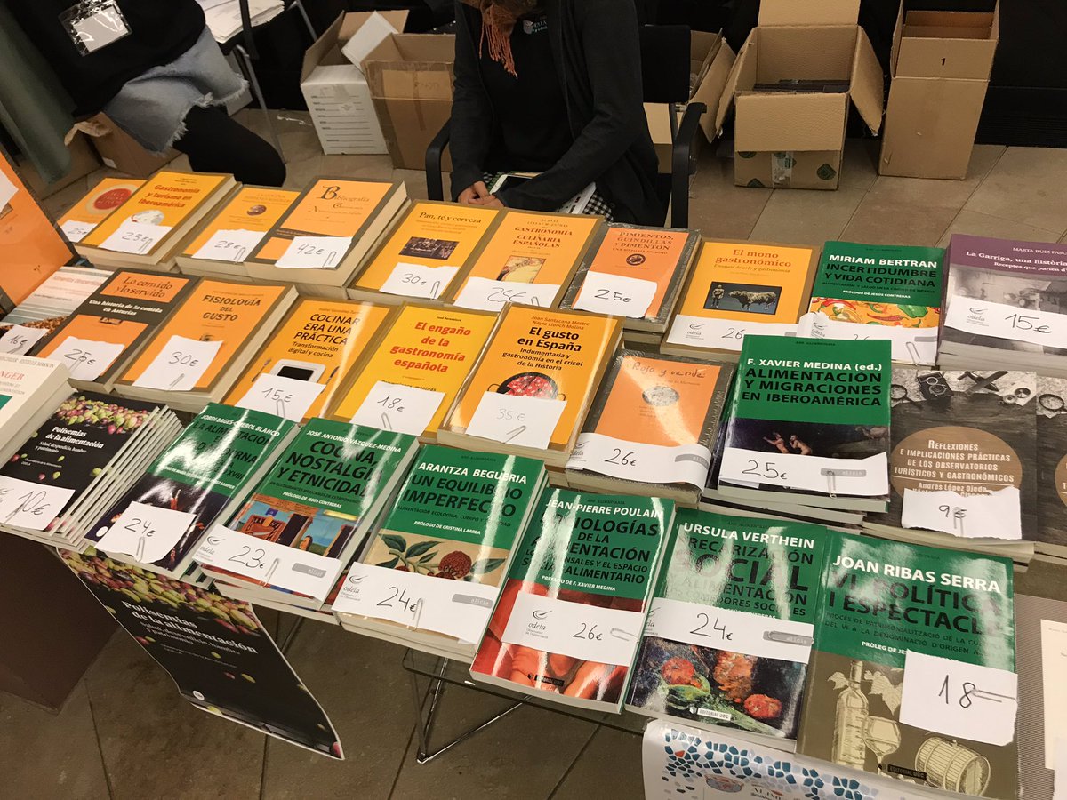 Los libros de nuestra colección Ars Alimentaria, de <a href="/EditorialUOC/">Editorial UOC</a> y <a href="/FoodAtUOC/">Food Culture Chair UNESCO-UOC</a> , a la venta durante el Congreso sobre patrimonios alimentarios, turismos y sostenibilidad, en Barcelona, organizado por el ODELA <a href="/CongresoOdela/">Congreso Odela</a> Fundació Alicia #congresoodela #foodatuoc