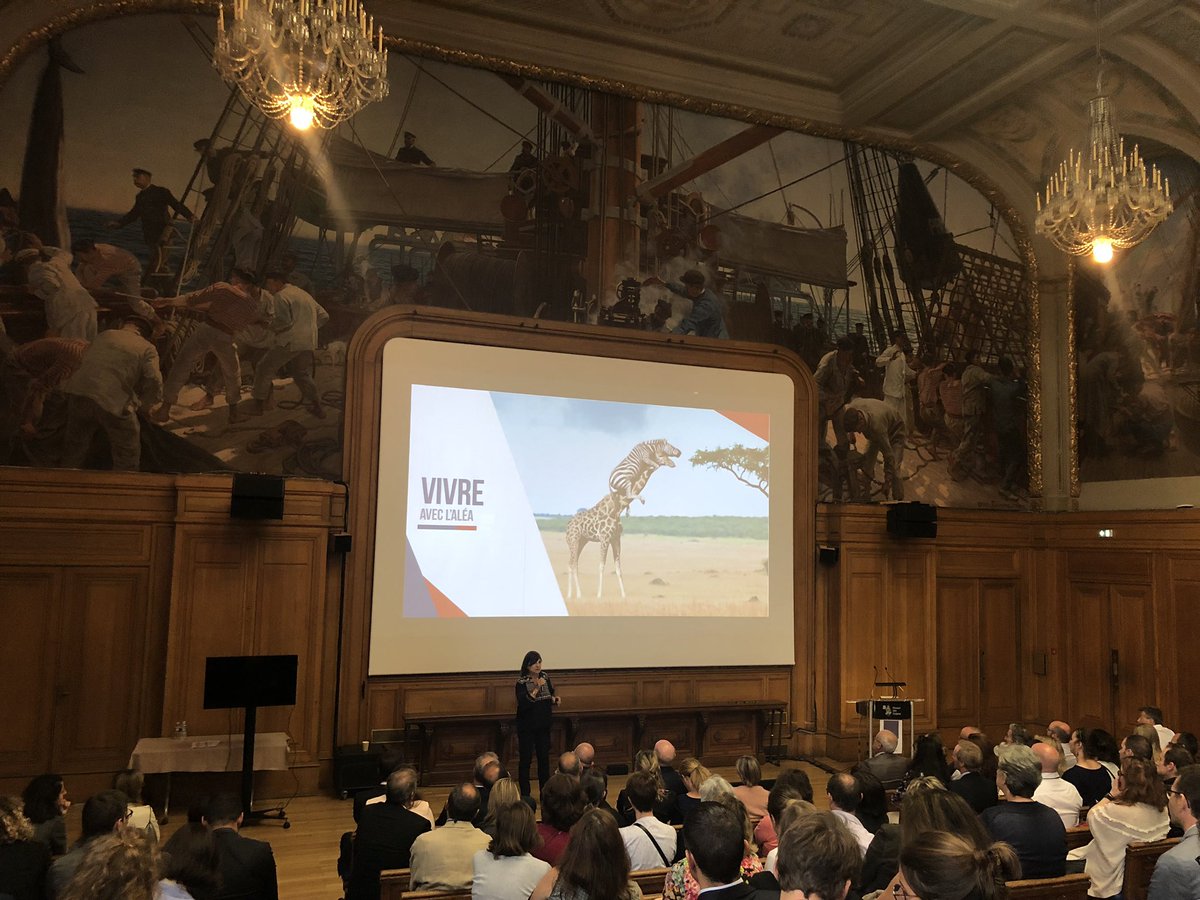 Présentation de l’expérience client chez <a href="/AirFranceFR/">Air France FR</a> par Florence Désert à la #MaisondesOcéans