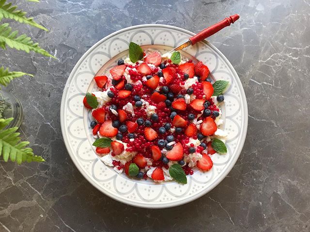 Happy Midsummer everyone!
💚🍓🌱☀️🌸🌿🌼
#ljungbaker 
#ljungbakercatering 
#happymidsummer 
#gladmidsommar 
#sommar 
#summer 
#summerfood 
#healthylifestyle 
#healthyfood 
#freshfood 
#swedishsummer bit.ly/2Iu7Nnh
