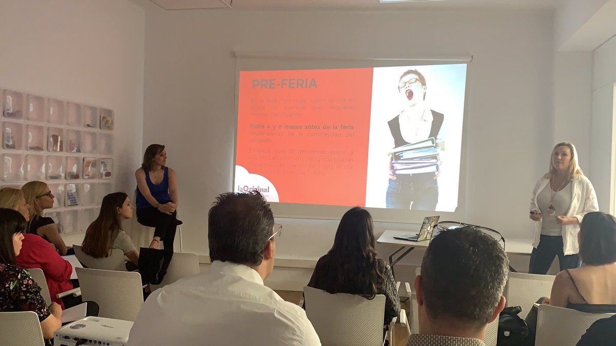 bclusterbcn's tweet photo. Acabamos la semana con una sesión sobre “Marketing ferial: cómo aprovechar al máximo una feria” impartido por @laoriginalbcn #ferias #internacional #belleza #cluster #barcelona https://t.co/kkQHPWqT9y