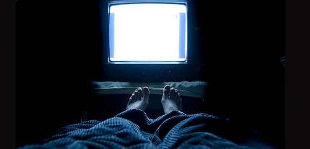 Tag des Schlafes: Fördert Schlafen bei Licht die Gewichtszunahme? buff.ly/2RoWLCu . Wenn dem tatsächlich so wäre, dann müssten ja wohl alle, die rund um den Polarkreis leben, in der Mitsommernacht explodieren. Diese täglich Nonsense-Kann-Könnte Studien nerven 😆 !