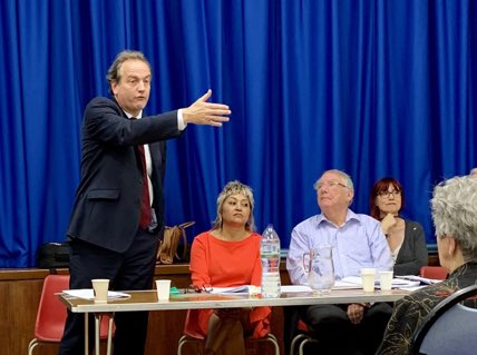 PinnPatients's tweet photo. Full house at last night's AGM to hear about the threat to the Pinn Medical Centre walk-in facility. Thank you to @NickHurdUK for standing with us. We're ready to mobilise! #SavePinnWalkIn https://t.co/CTYOhEfoHl