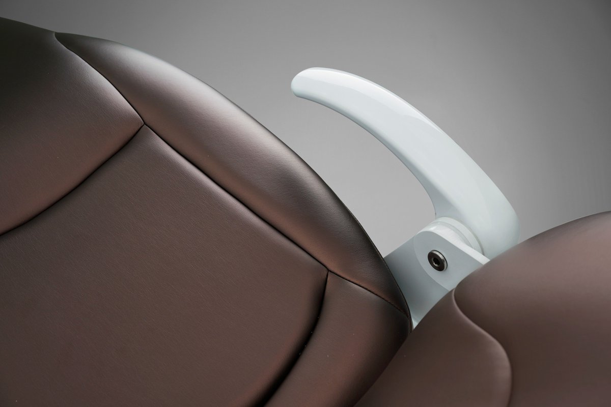 ajax_ltd's tweet image. American Leather. Ergonomic Design. AJ26 Implant Dental Chair offers patient better comfort and helps doctor perfect operate. #dentalchair #implantdentalchair #ajaxdent