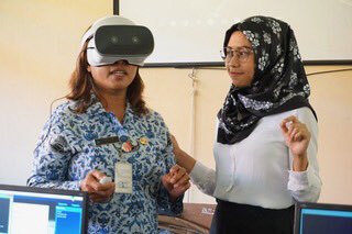 ShintaVR's tweet photo. #Millealab di Smkn 1 kedawung Sragen
https://t.co/h0FE9nkXy0 #millealab #millealabid #shintavr #shintavrid #virtualrealityindonesia #vrjakarta #vrsg #education #futureeducation #vrfuture #vreducation #sekolah #edukasi #cobavr #pendiidiikan #educationvr https://t.co/HRQzBEM4XE