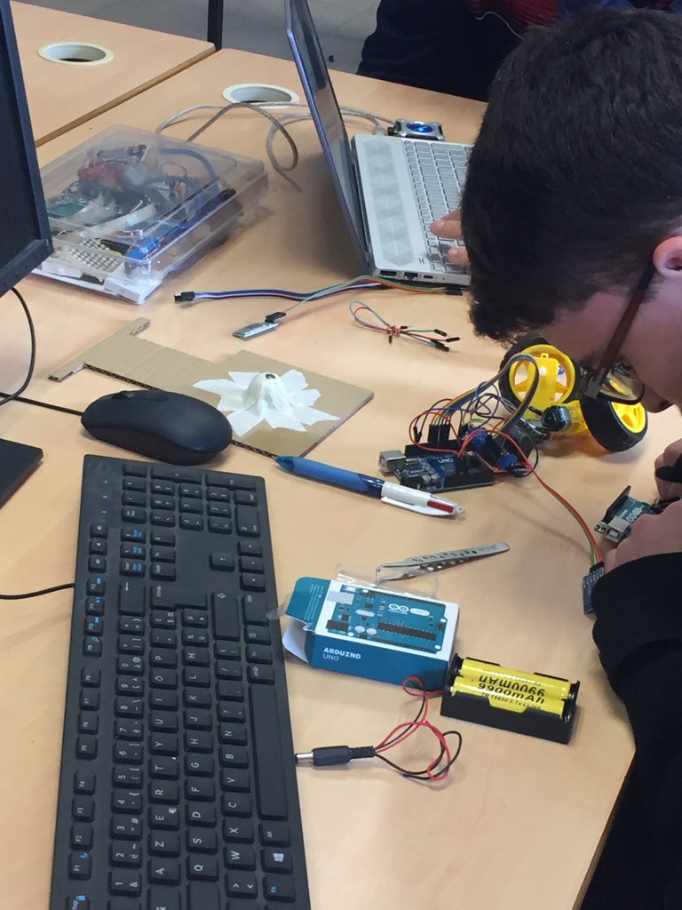 Fababrest's tweet photo. 2ème jour du #hackbrest2019 . 1,2,3 c’est parti https://t.co/nvPqtMh79g