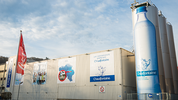 CocaColaBE_nl's tweet photo. Wist je dat 96% van onze 150 collega’s actief in onze #Chaudfontaine site afkomstig zijn uit de provincie #Luik? Wij gaan voor lokaal gebotteld mineraalwater door lokale mensen! #ThisIsForward https://t.co/I81LCuC3Wb