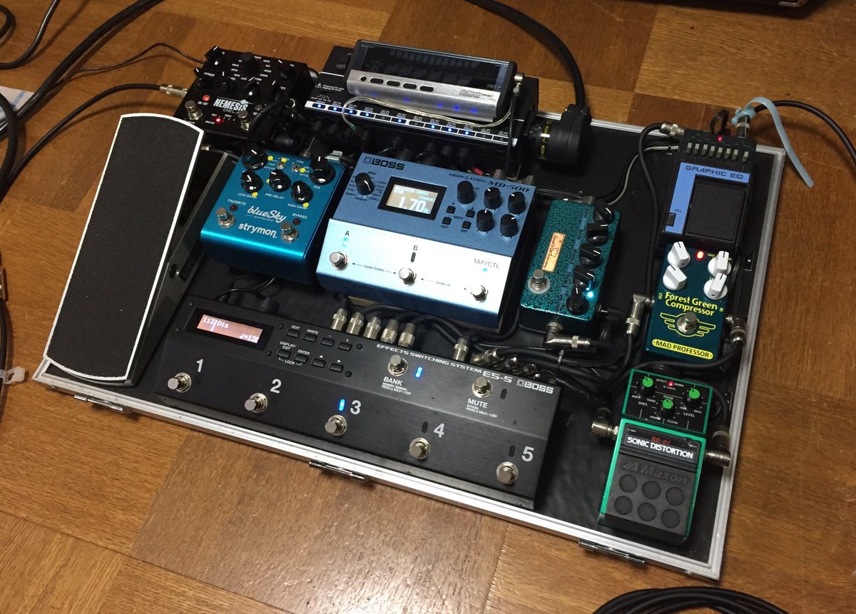 藤井陽一 Auf Twitter 使いやすさを追求したら若干保守的なボードになりましたが満足じゃ サブボード入れ替え完了 大容量電源の安心感たるや Dcケーブルちょっと延ばさにゃ Boss Effectspedal エフェクターボード Soundwavelab Https T Co Y6je7kcorl