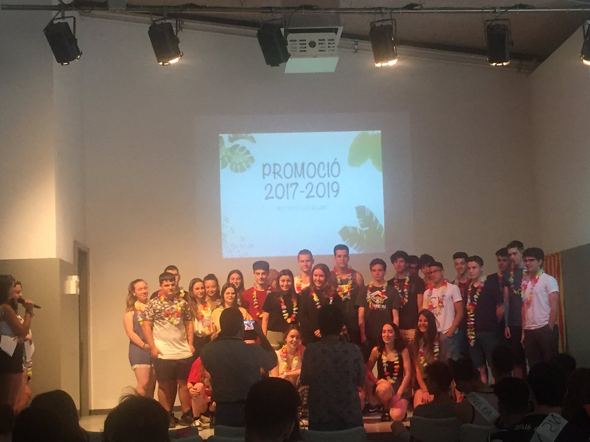 Mireias2's tweet photo. I continua la festa final de curs a @insvoltreganes . https://t.co/1pnwfp3OZ1