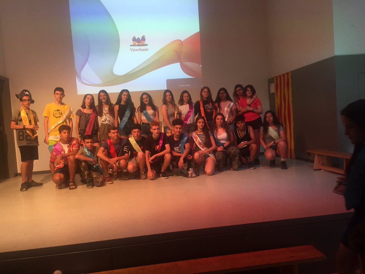 Mireias2's tweet photo. I continua la festa final de curs a @insvoltreganes . https://t.co/1pnwfp3OZ1