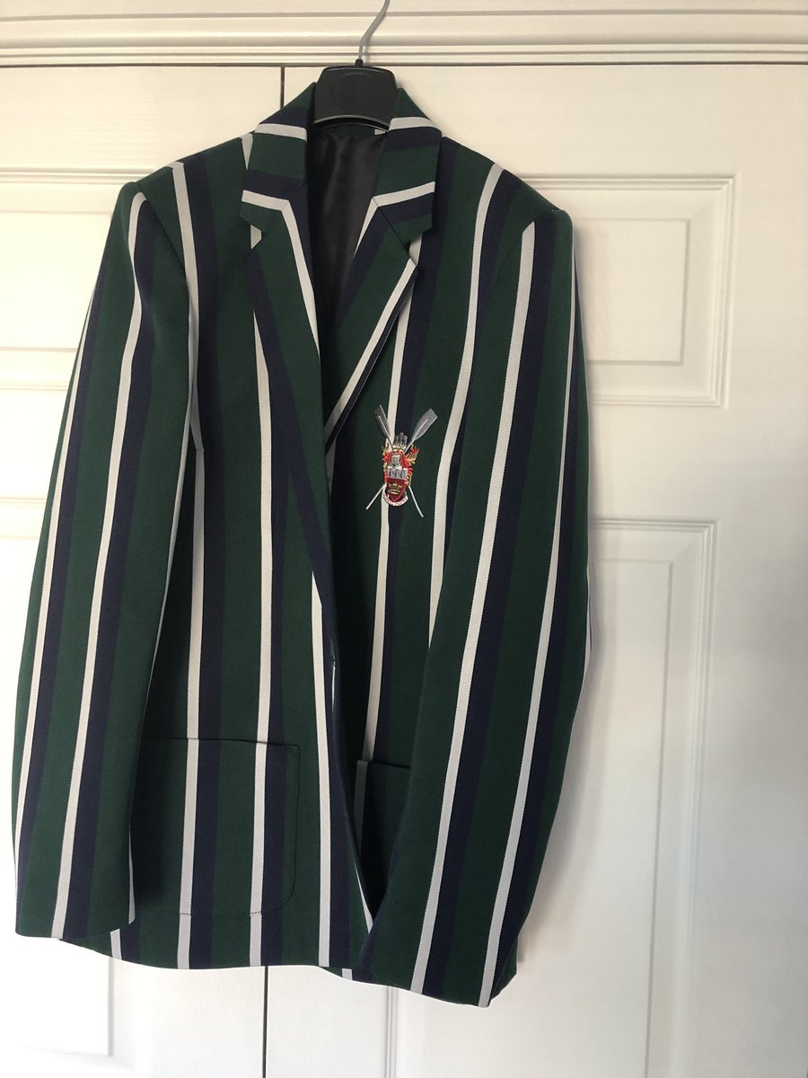 BeaumontKathryn's tweet photo. Wooo. And we’re off. First outing for @RGSRowing blazer. On our way to @HenleywRegatta to support @UniofLeedsBC  #yeahLeeds #goLeeds #onebiggryphon 💚💚💚 https://t.co/yRqXDlYL3R