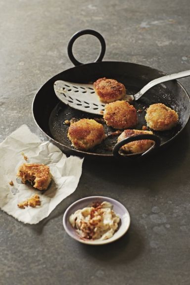Tomorrow is the start of #pembsfishweek so it is only right our #Recipeoftheweek is Crab and Potato Cake with Mustard and Cumin from our ambassador <a href="/ctodiwala/">Cyrus Todiwala</a> buff.ly/2ZtWH7l #BritishfoodisGreat