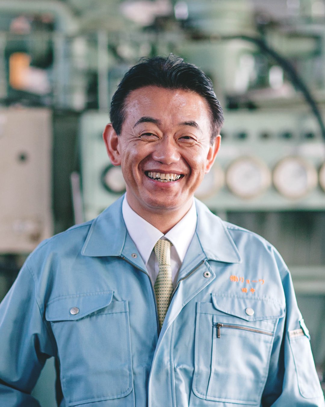 萩 康博 Camekiti ものづくり企業の社長のプロフィール写真を撮る時は会社の外から見る社長像と社内でみる社長像の共存を考えて写真を撮ります これって難しいんですよ 社長のプロフィール写真 ものづくり企業 プロフィール写真 T Co