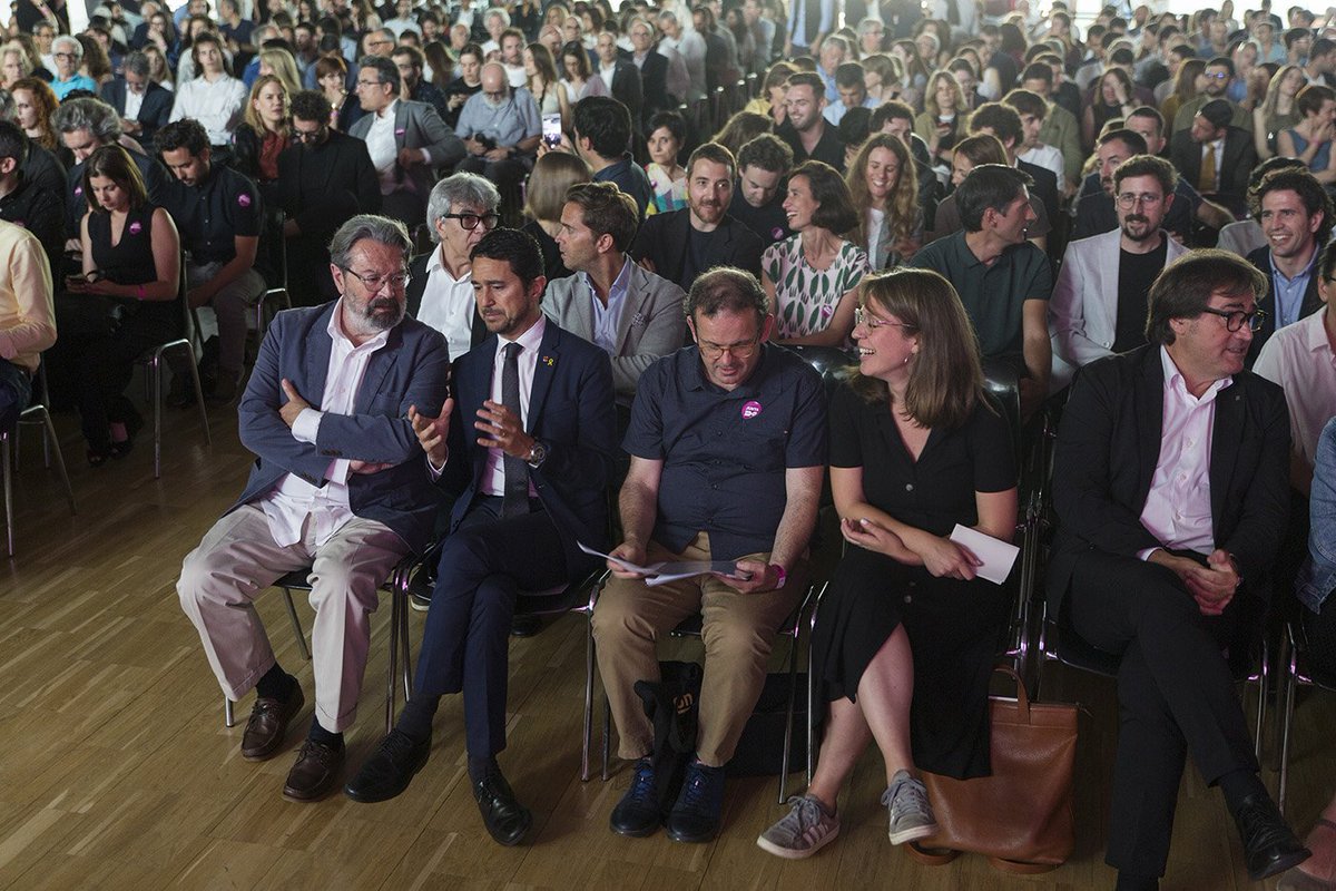 ArquinFAD's tweet photo. #ThisIsFAD 
=
This family.

Thanks everyone who came to the 61st FAD Awards for Architecture and Interior Design✨✨✨ @fadbarcelona @dissenyhub @BcnDesignWeek https://t.co/ioXozFR5vB