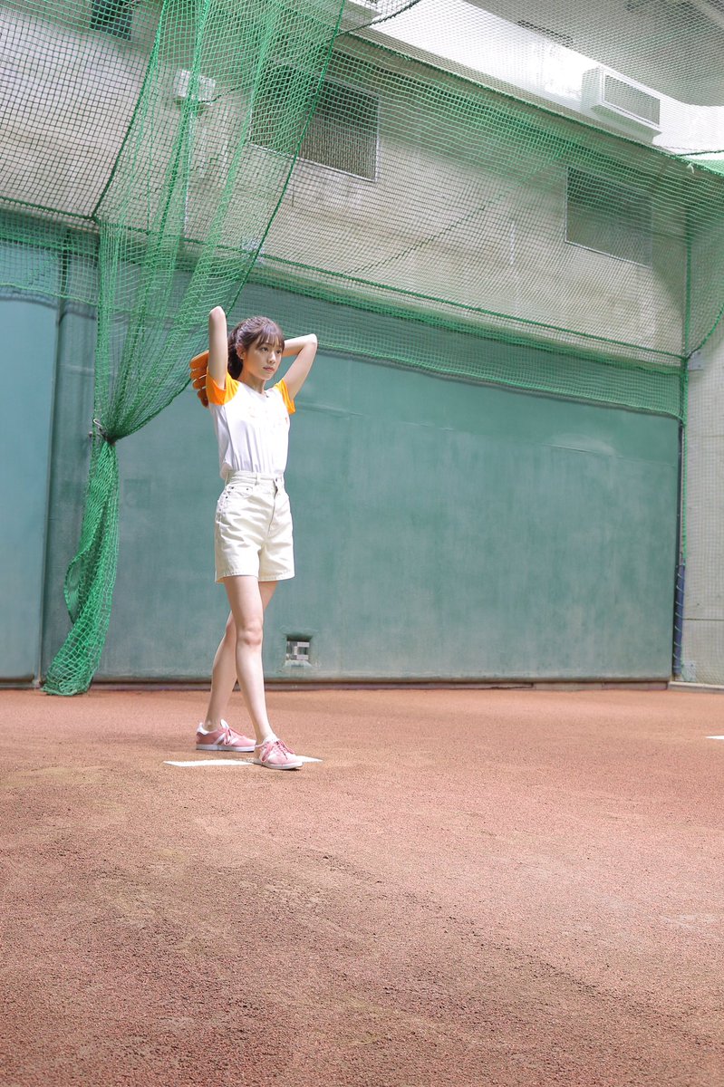 貴島明日香 始球式まで…あと30分‼️ ブルペンで練習💡桜井俊貴投手が