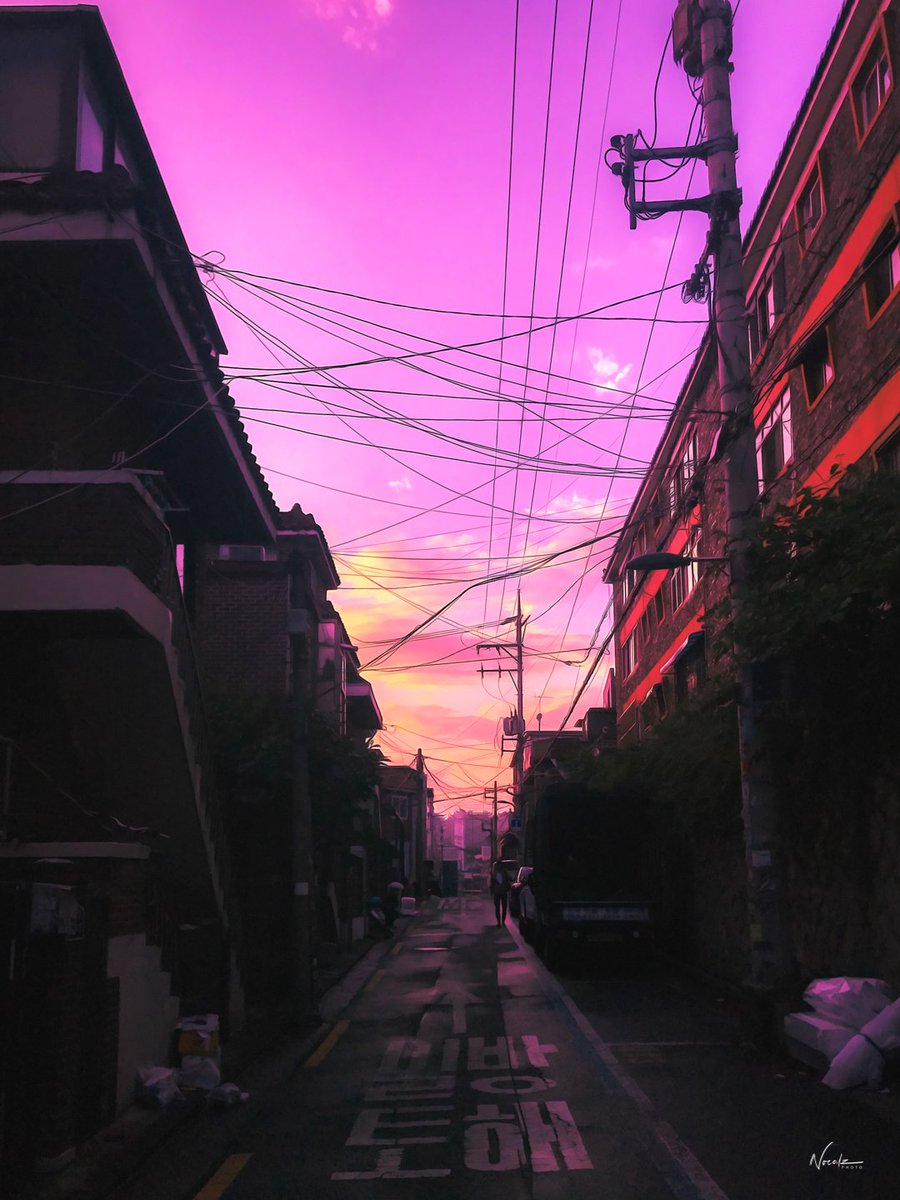noealz's tweet photo. This is the same alley next to my house, I've shot it so many times. I never get tired of the view. And they are some of my best #anime pictures. Just goes to show you don't have to go far to take some nice photos. #anime #korea https://t.co/TTIQp0KBd7