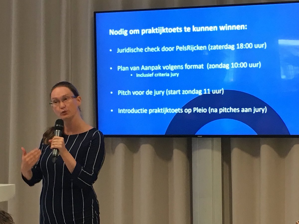 DouweLeguit's tweet photo. Giulietta Marani legt in haar nieuwe rol als programmamanager ⁦@regieopgegevens⁩ uit wat de criteria zijn voor de hackathon https://t.co/LSIRIoeHPj