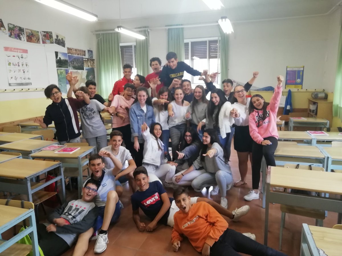 MarSa2ESO's tweet photo. Terminamos el curso con mucha ilusión y la sensación del trabajo bien hecho. Ahora, ¡a disfrutar del verano! @MSalCha #maristasCambia #maristassalamanca https://t.co/n0gq2rY9QL
