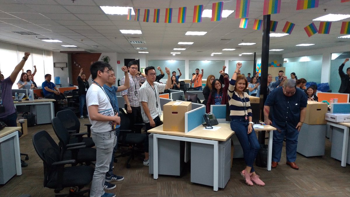 mrjpagatep13's tweet photo. 🏳️‍🌈We’re proud to work for a company that celebrates a diverse workplace!🏳️‍🌈

Thanks @Teradata for the opportunity to publicly show our support as an ally, and happy pride month to everyone!!!
#TeradataPride #TeradataLife #TeradataManila https://t.co/A8nDcsOs4p