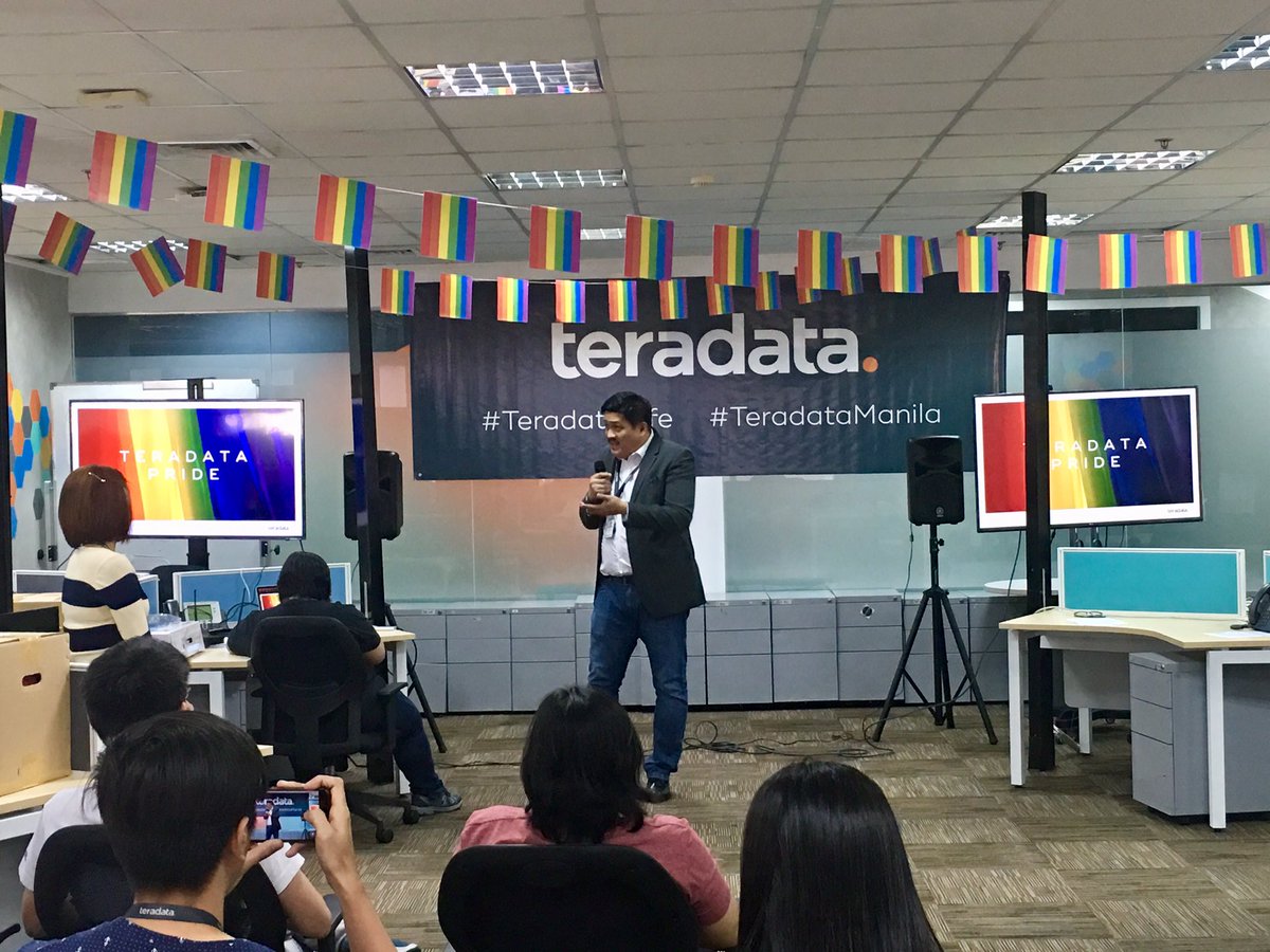 mrjpagatep13's tweet photo. 🏳️‍🌈We’re proud to work for a company that celebrates a diverse workplace!🏳️‍🌈

Thanks @Teradata for the opportunity to publicly show our support as an ally, and happy pride month to everyone!!!
#TeradataPride #TeradataLife #TeradataManila https://t.co/A8nDcsOs4p
