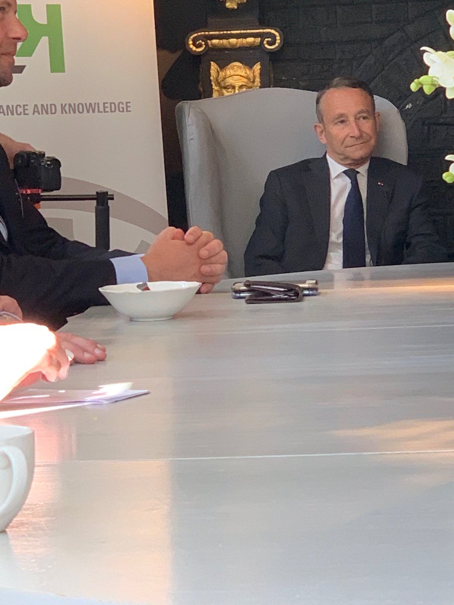 vliesante's tweet photo. #BSPK Pierre de #Villiers, général d’armée : « pourquoi je n’ai pas eu de #dépression après ma #démission? Parce que je me suis tout de suite tourné vers les autres. Aujourd’hui c’est l'orgueil qui dirige le monde et ce n’est pas bon »  #beilico https://t.co/Bo3SFWjsju