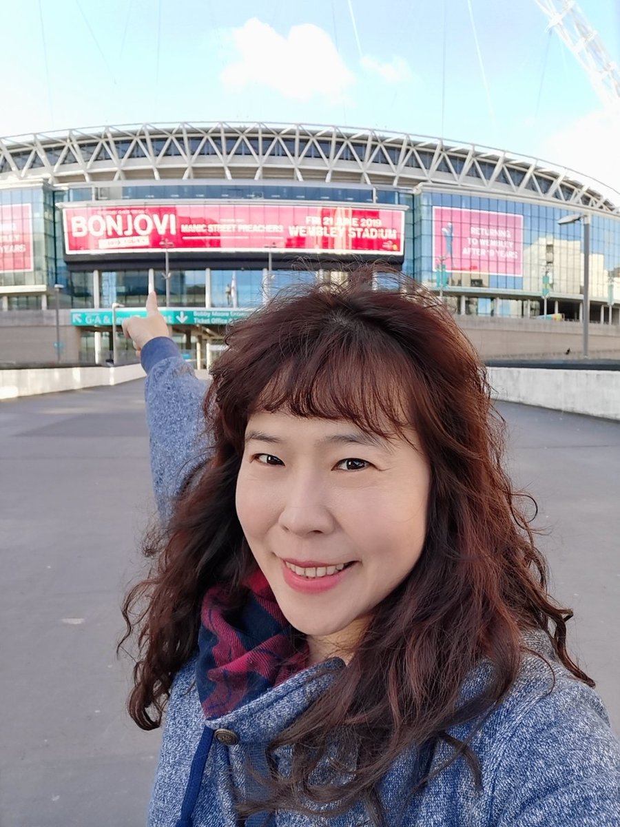 annchin's tweet photo. @wembleystadium @BonJovi Yes I'm ready for #LondonBonJovi 🤟🤟
#bonjovimemories #thinfstour https://t.co/XgZsoTZc21