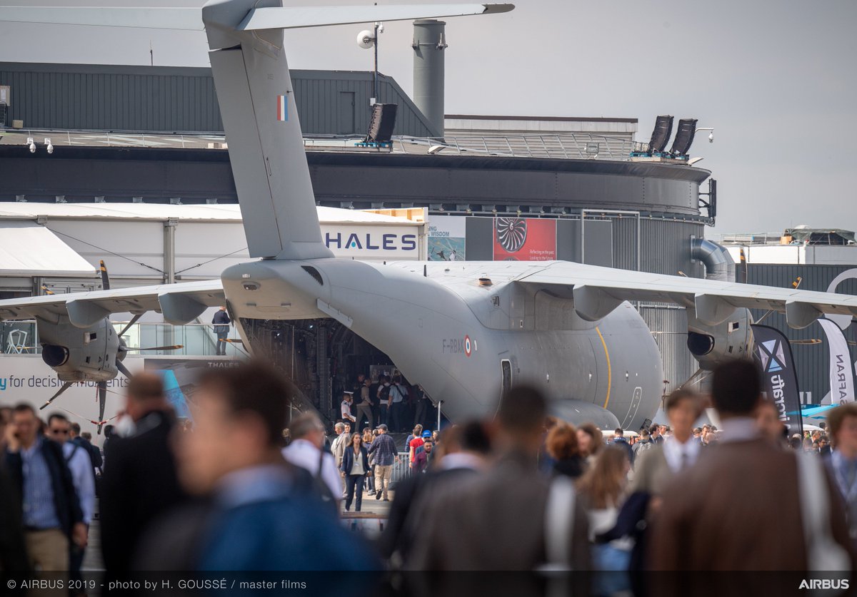 Day 5 of #ParisAirShow is also 1st public day.
Enjoy the show and keep your 👀 peeled, there are so many things to discover ✈️🚁🚀✨
#WeMakeItFly #PAS19 
airbus.com/newsroom/event…