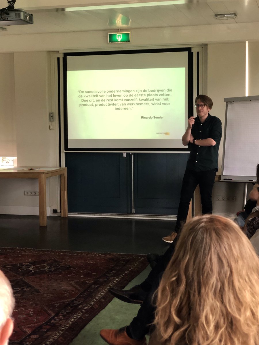 Timon en Roos gaven een workshop aan het Hoogheemraadschap. Hier bespraken ze wat werkgeluk is, welke factoren werkgeluk beïnvloeden en hoe je geluk meet en verhoogt. Deze dag werd ook het huidige werkgeluk van het team gemeten, om de goede en verbeterpunten aan te wijzen.