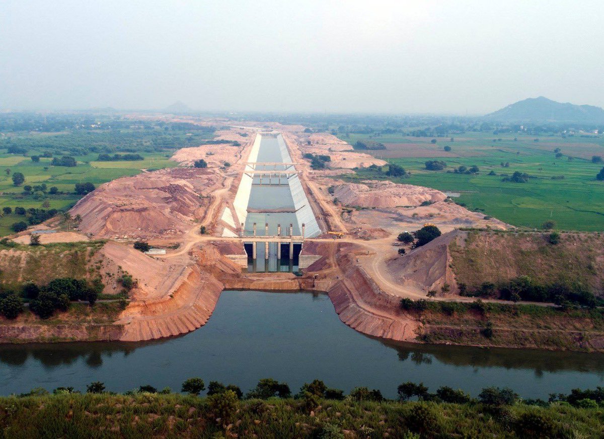 #KaleshwaramProject Kaleshwaram Lift Irrigation Project is world's largest lift irrigation project with 3 Barrages, 1531 km of Gravity Canals, 203 km of Tunnels, 20 Lifts, 19 Pump houses and  20 Reservoirs with total capacity of 147 TMC water irrigating 37 lakh acres.