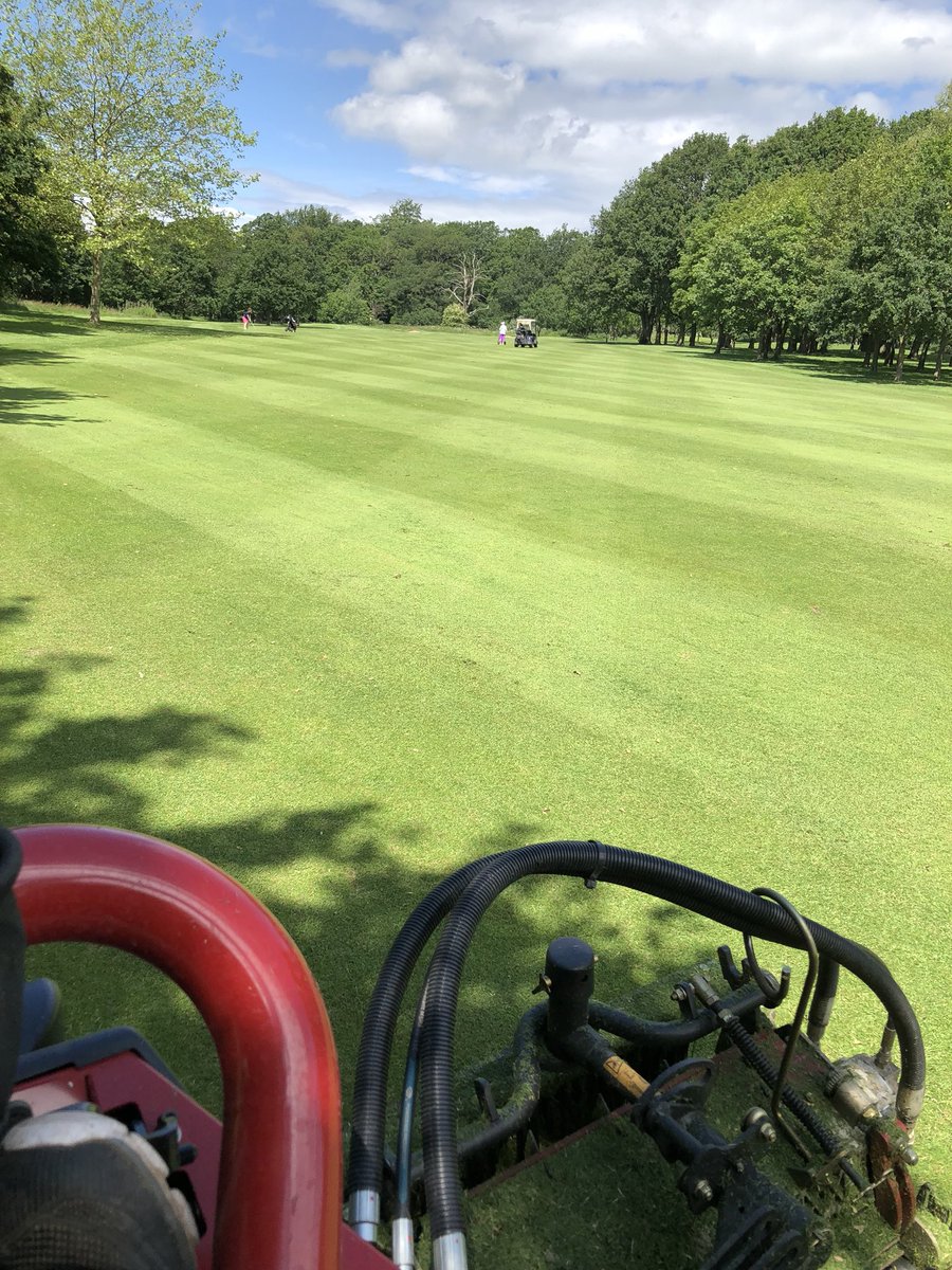 Tomhopewell1's tweet image. Course starting to take shape really nicely for the regional open qualifying, greens looking pure after and handmow and roll this morning @TheOpen #OpenQualifying #courseprep