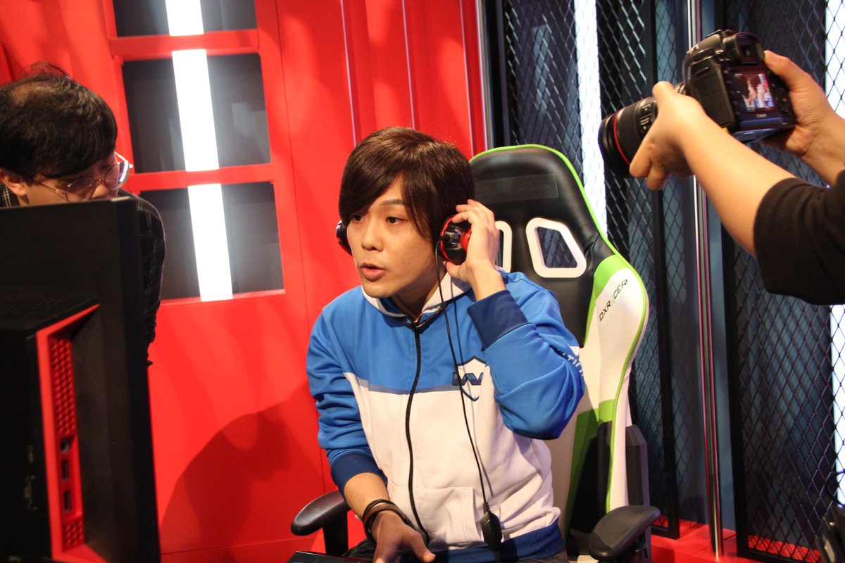 MVP_GG's tweet photo. 곧이어 @OGN OSL FUTURES @MVP_GG JAPAN @pekos0604 선수의 4강이 시작니다! 오늘의 상대는 @LOL_Tigers DRAGONS KNEE 선수! 지금까지의 PEKOS선수의 기세가 계속될지 기대됩니다!
https://t.co/qx0shXWETb
#TEAMMVP #MVPJAPAN #TEKKEN #PEKOS #철권 #페코스 #OSLFUTURES #OGN #4강 #철권이스포츠 https://t.co/O1dJxdFfdJ