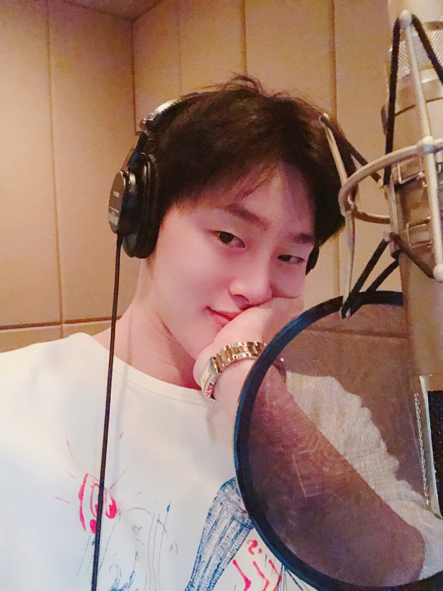 VIINIHBofficial's tweet photo. [From.Bin 💌] 

여러분 ㅋㅋㅋ 점점 완성 되어가는 제 앨범 비하인드 재미있으신가요?
항상 응원해주고 지켜봐 주셔서 감사하고 또 사랑합니다 ㅎㅎㅎ
앞으로 브이로그도 자주 올릴 수 있도록 할게요 오늘도 화이팅! https://t.co/y2UtU3A2oY