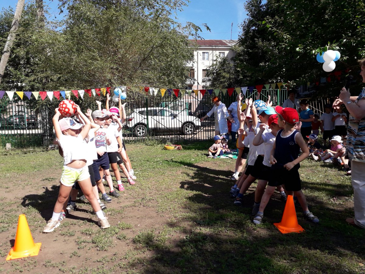 Очень серьёзный момент соревнований: от одного броска зависит победа команды! 🤾‍♂️🤾‍♀️🏅