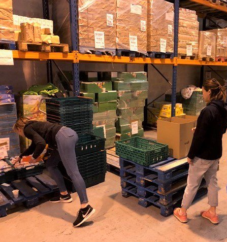 Bayer_FR's tweet photo. [#RSE] La @BAlimentaire69 fête ses 35 ans ! Nos équipes d'Environmental Science sont à leur côté pour aider les bénévoles à préparer cette journée et maintenir le tri des dons alimentaires récoltés. Fiers de cette action solidaire ! #GESCSD https://t.co/3pS6tDSOdZ