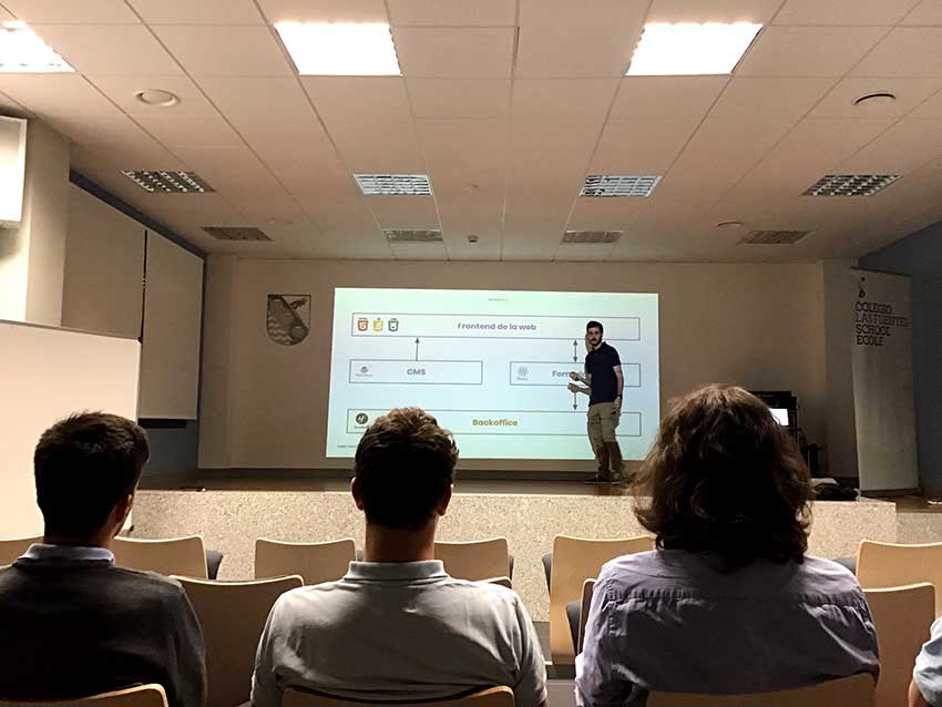 alcaste_fuentes's tweet image. Y llegó el turno de una sesión sobre una de las #salidasprofesionales que mayor futuro tiene: la #programacióndigital y el #marketing bit.ly/marketing-prog…