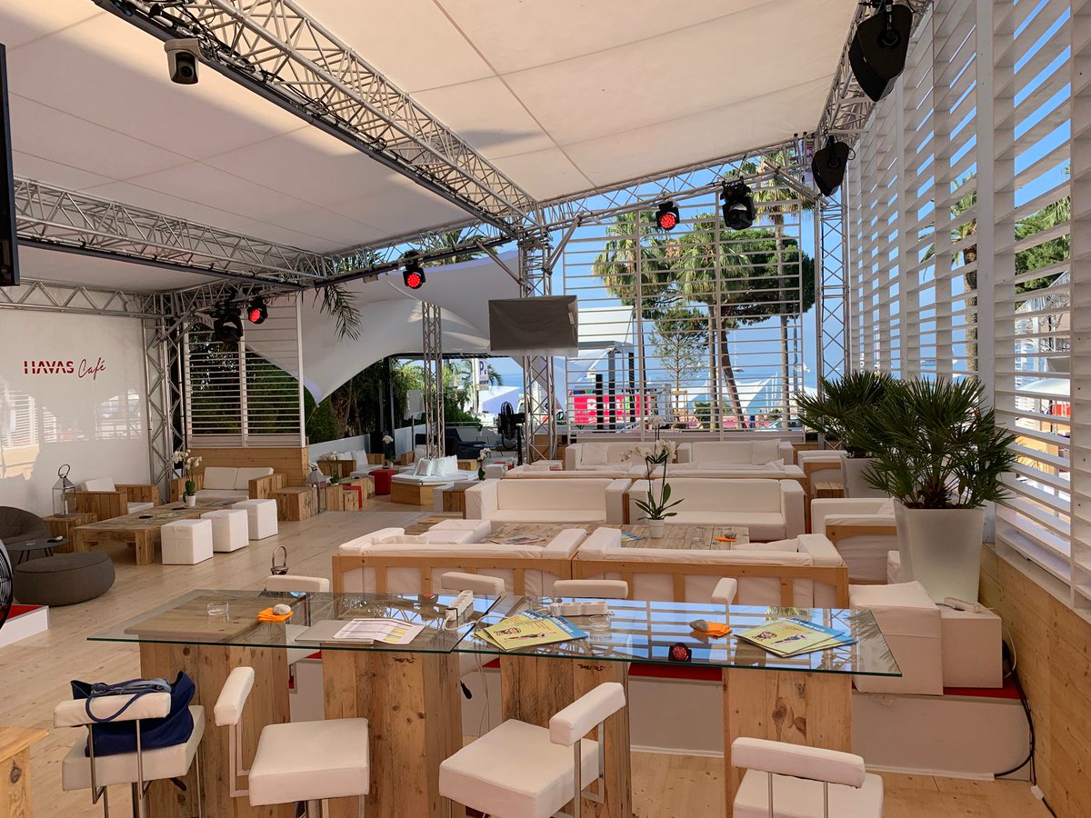 L’édition 2019 du #HavasCafe se termine aujourd’hui. Retour en images sur ce lieu devenu un incontournable des #CannesLions : cet espace créatif a permis aux invités d’assister à de nombreuses conférences, activités, concerts... Merci et à l'année prochaine !  #HavasCannes