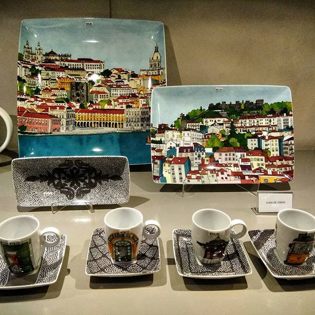 isaki2018's tweet photo. #vistaalegre #portugal_places #portugal #portugallovers #ヴィスタアレグレ #ポルトガル雑貨 #ポルトガル #ポルトガル旅 #ポルトガル大好き #リスボン #リスボン旅行 #リスボン観光 #陶器 #お皿好き #お皿アート #お皿集め https://t.co/Sr3avGSjXk https://t.co/IFbwQK9twQ