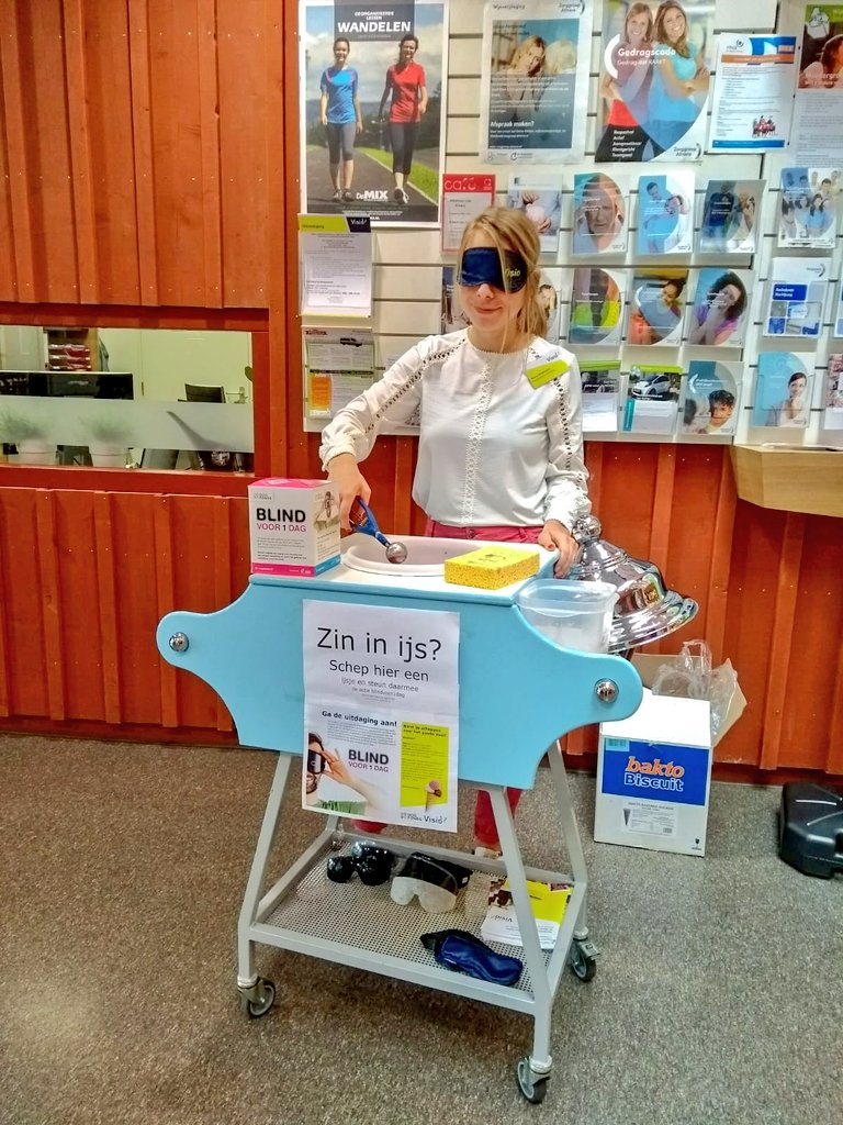 Vandaag mensen bewust gemaakt over de uitdagingen en mogelijkheden die er zijn voor mensen die blind of slechtziend zijn 💪🏻🍦💰. <a href="/ZorggroepAlmere/">Zorggroep Almere</a> bedankt voor jullie gastvrijheid! Natuurlijk moest ik zelf ook blind ijs scheppen! #blindvoor1dag #oogonderzoek