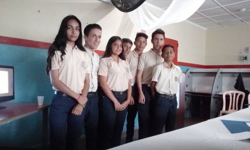LNCamiloPrada's tweet photo. #Fotos4 #21Jun ¡Felicitamos a los estudiantes de 5to año quienes con su dedicación y entrega socializaron los Proyectos de investigación! #Michelena #Táchira #BuenViernes cc @psuvaristobulo @MPPEDUCACION @cen_araguaney @ZonaEducTachira @Crazet2011 @RosangelaOrozco @ViceSocialT 👏 https://t.co/EI85iAG1Gm