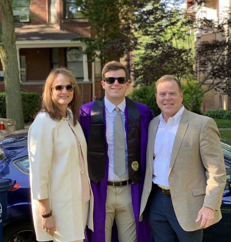 sss10457's tweet photo. Congrats, Robin Seeds!  #NU2019 #🎓2019 https://t.co/IZT41beLeV