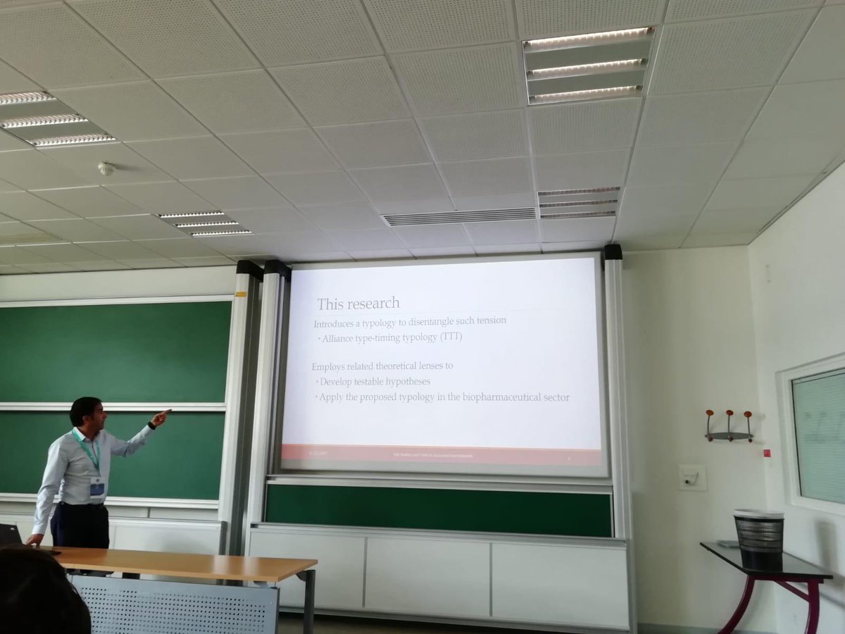 RnDMgmt2019's tweet photo. Still about #OpenInnovation in SMEs, Hadi Eslami from @UNB discusses how SMEs should manage "The Timing and Type of Alliance Partnerships in the New Product Development Process" 
#RnDParis2019 https://t.co/HOJJb9voSz