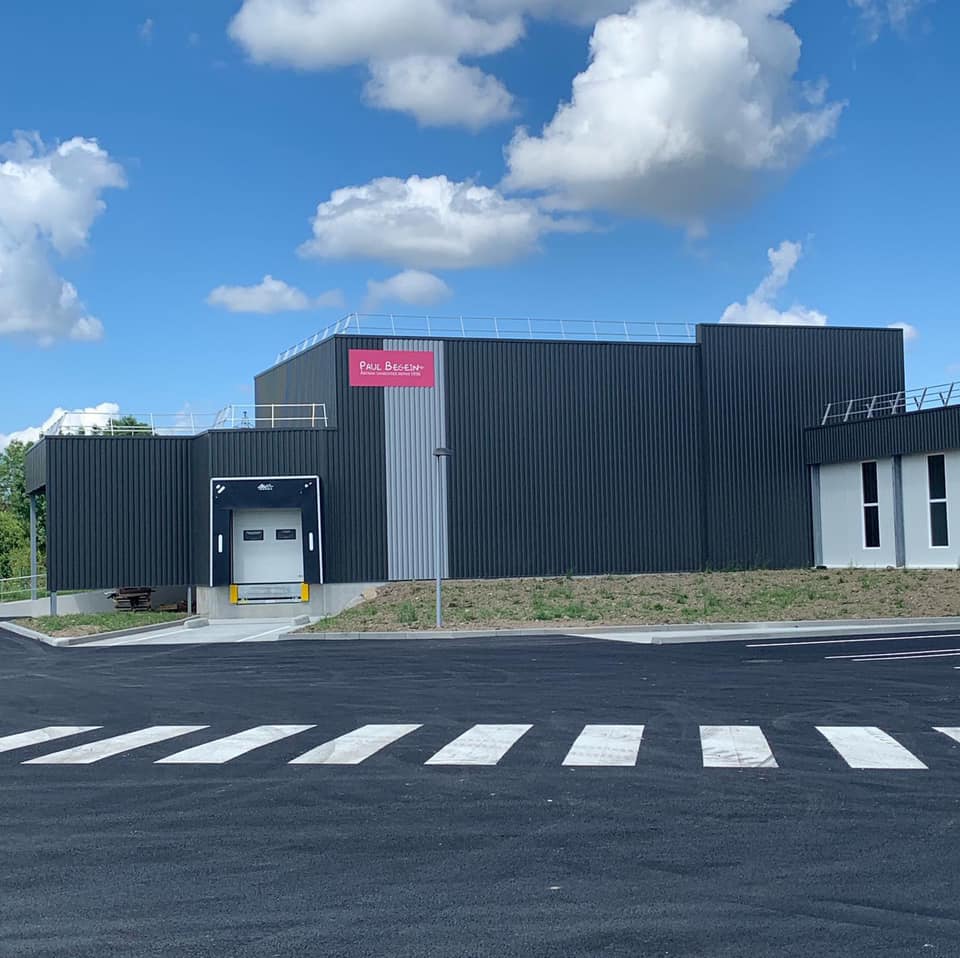 Agence_UpMotion's tweet photo. Petite visite en avant première des nouveaux locaux de la Charcuterie Paul BEGEIN à Saint-Malo-du-Bois.
Nous leur souhaitons un très bon déménagement !

L’agence UPMOTION signe la réalisation des trois enseignes de ce nouveau bâtiment.
#Vendee #communication https://t.co/Y9ZEhkhEMR
