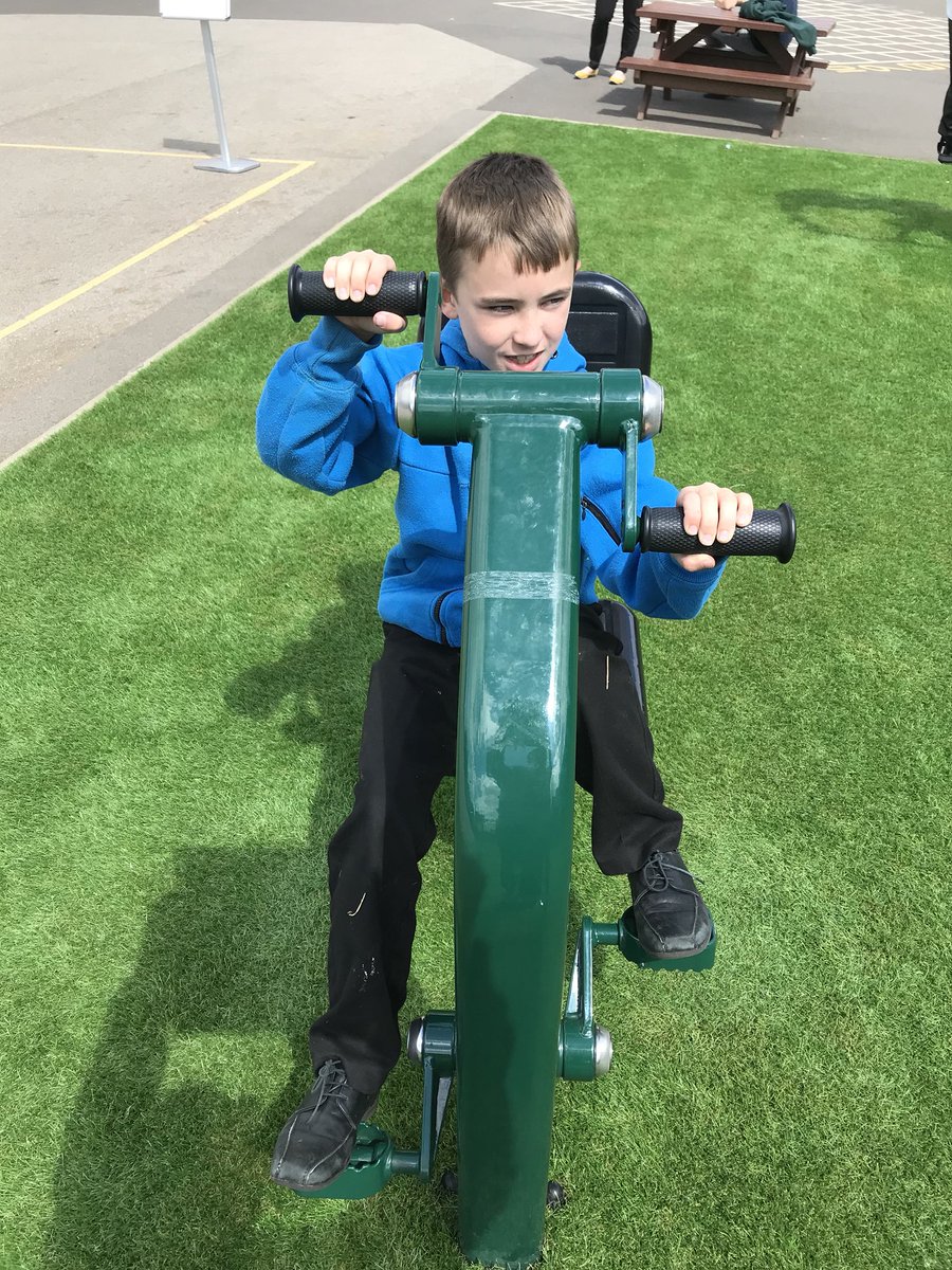 TGPS_NorthLincs's tweet photo. Year 4 have been enjoying some reward time this afternoon on our brand new playground equipment. #TGPSYear4 #TGPSEngagingLearners #TGPSSchoolCouncil https://t.co/WlqtLFQcOs
