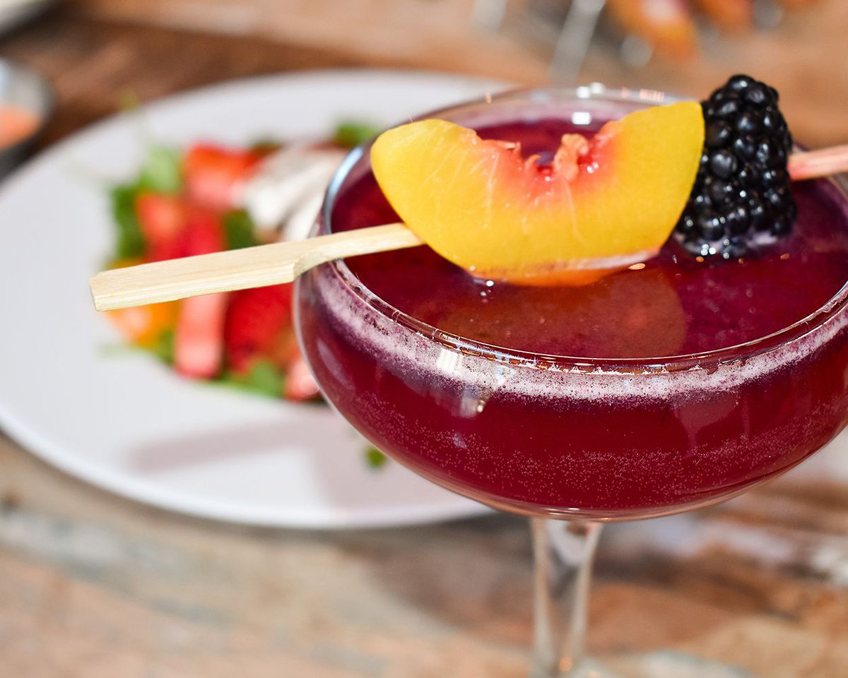 Blackberry, peach, and within your reach.
Get your gimlet on with us tonight.
.
.
#TGIF #Gimlet #Cocktail #DrinkinPhilly #Blackberry #Peach