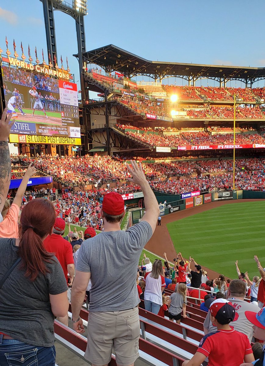 SLATEMJC's tweet photo. We had a GLORIOUS night for @Cardinals Baseball! Perfect night to spend outside of work & with family. TY our coworker Charles for the tickets! ๐โพ๏ธ #TimeToFly #TeamSLATE https://t.co/ybVyGxwJTk