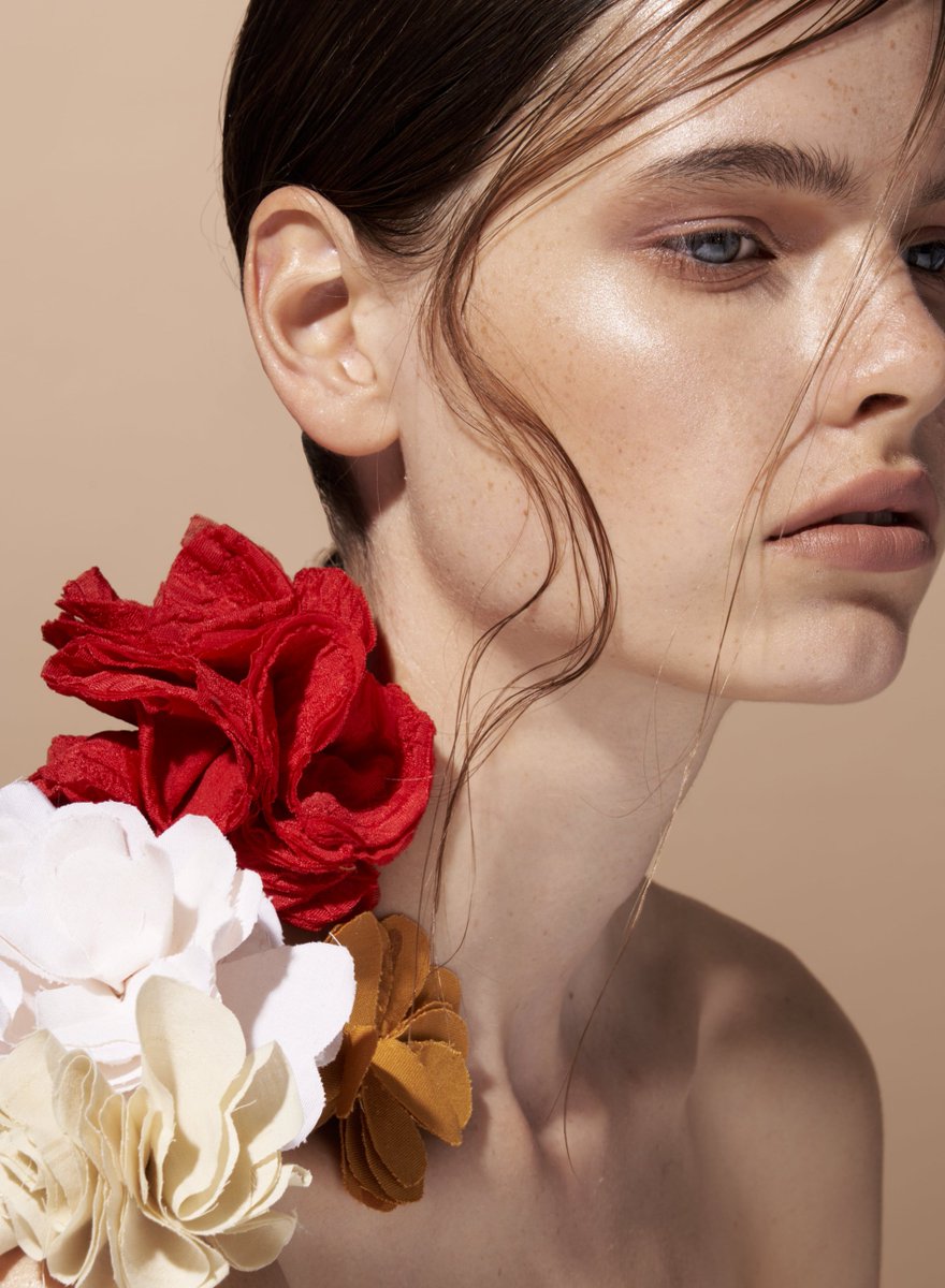 ArtAndMotionRep's tweet image. .@AdrianandGidi’s &apos;s latest project Flower Study ushers in Spring with delicately crafted flowers made from textiles for the release of MOAM Contemporary Fashion &amp;amp; Arts.

More here: bit.ly/2PFVhD9
.
.
.
.
.
#adrianandgidi #papercraft #paperart #artandmotion