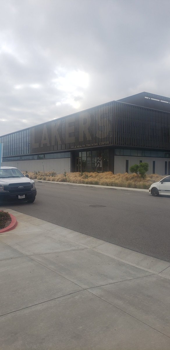 joefav's tweet photo. The places you find when randomly picking an @HiltonGardenInn in #elsugundo; @Lakers facility to the left, @LAKings to the right. Pretty historic #SummerSolstice2019 day for both teams with #NBADraft &amp; #NHLDraft #SportsBiz #lakers #Kings https://t.co/taXgNMMivk