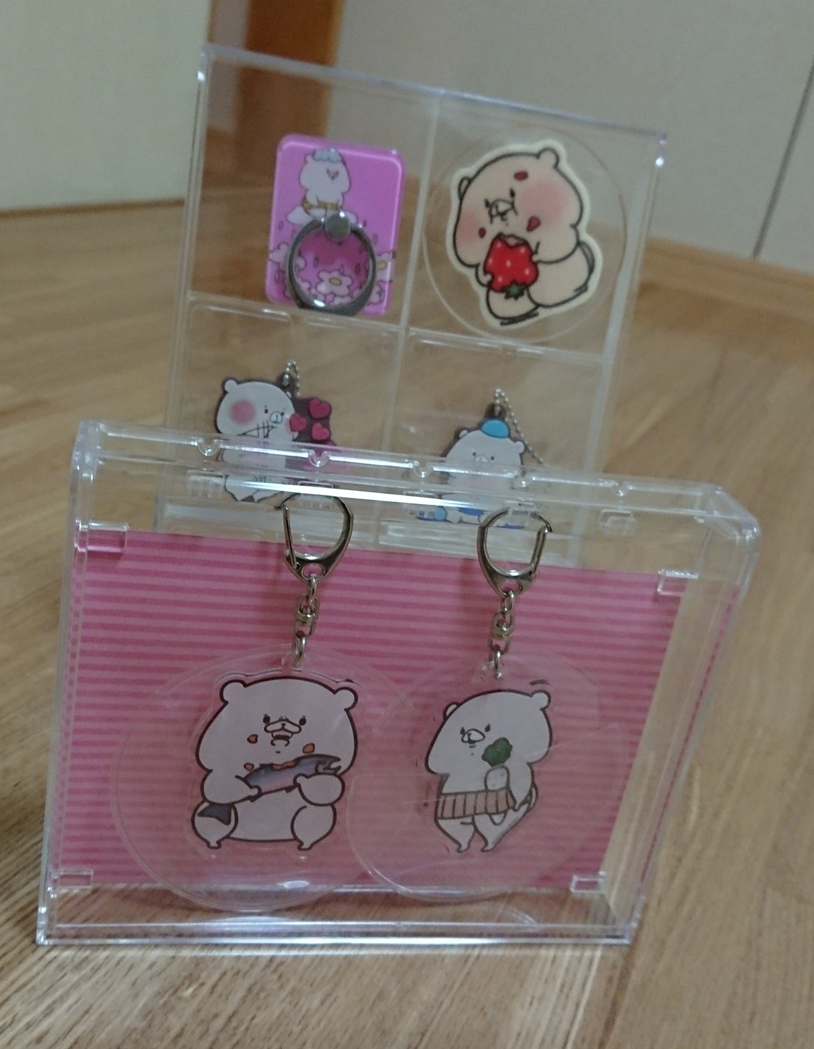 ねこま セリアでキーホルダーディスプレイケース 仕切り付を買いました ラバーマスコットのカバーはダイソーの物ですが 枠にピッタリなサイズ にへくまはカバー無しカバー付けて飾る方が見栄え良しです 枠無しにはカバー付けてるから2人 ねこま セリアでキーホルダーディスプレイケース 仕切り付を買いました ラバーマスコットのカバーはダイソーの物ですが 枠にピッタリなサイズ にへくまはカバー無しカバー付けて飾る方が見栄え良しです 枠無しにはカバー付けてるから2人