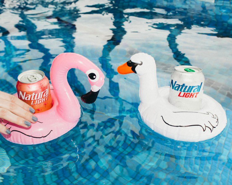 ArkDistributing's tweet image. The longest day of the summer calls for a refreshing beer to help you make the most out of your day. What's more refreshing than a Naturdays? #summerheat #refreshingbeer #naturdays