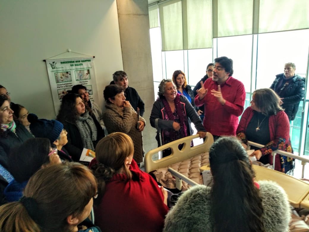 danieljadue's tweet photo. Comenzamos la tercera entrega de camas clínicas en comodato a vecinas y vecinos postrados de Recoleta. Hoy fueron 16 familias beneficiadas. Vamos por ancho camino! https://t.co/hc8c5VnLym