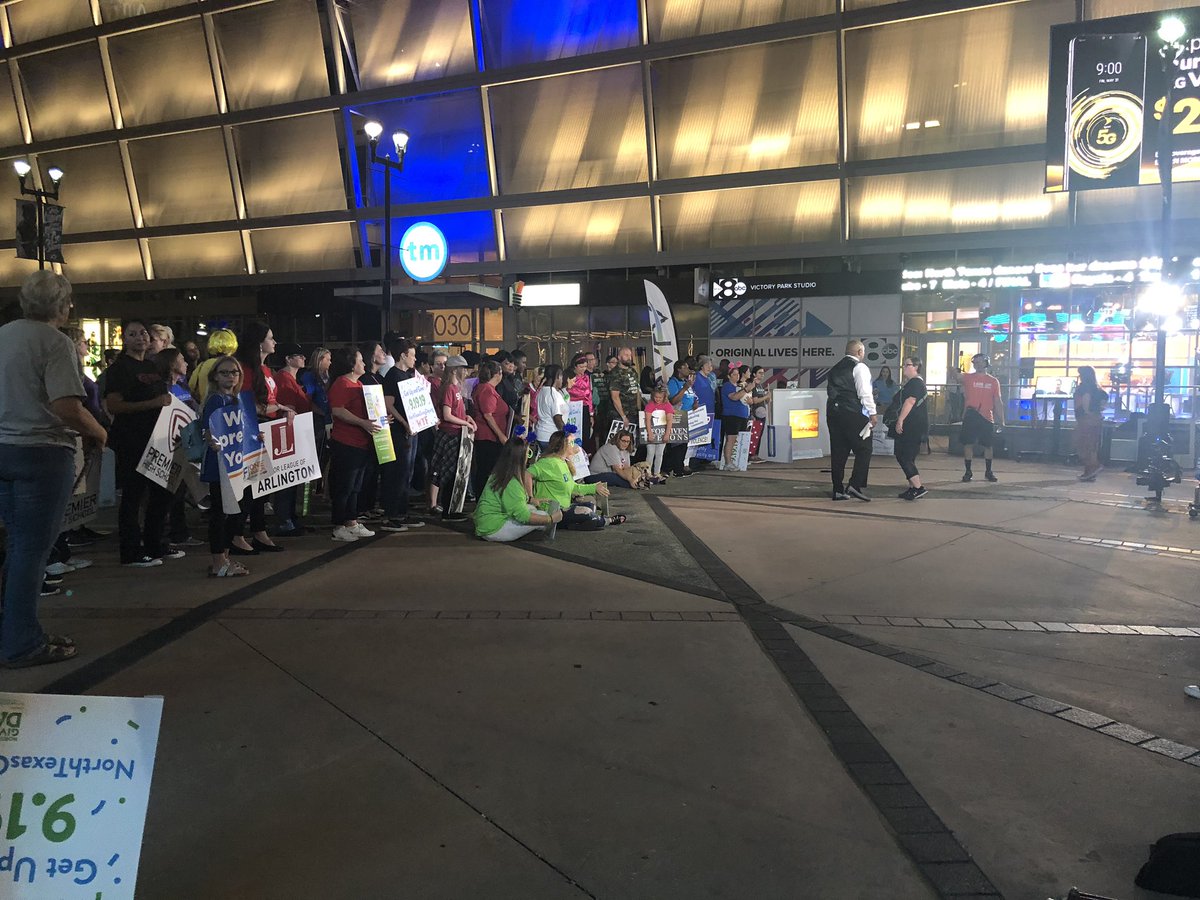 FWLighthouse's tweet photo. Make sure to watch @wfaa news this morning and watch for Ronnie &amp; Rebecca! They’re partying in Victory Plaza to represent us! 
#NTXGivingDay #FortWorthLighthouse #GetUpAndGive #SupportLocalNonprofits https://t.co/tlSvOsKNPg